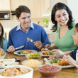 Comer en familia promueve dietas sanas