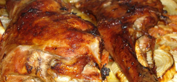 Pierna de cordero con damascos y duraznos caramelizados