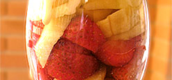 Frutas frescas caramelizadas con helado de vainilla