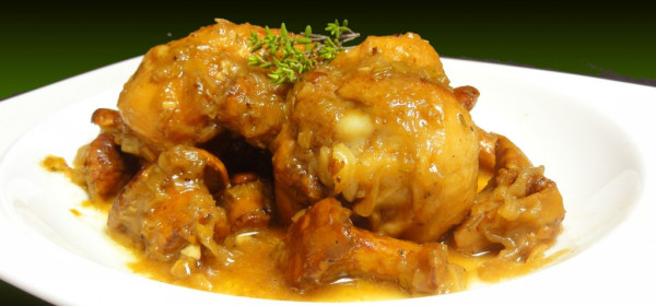 Pollo a la cacerola con salsa de humita